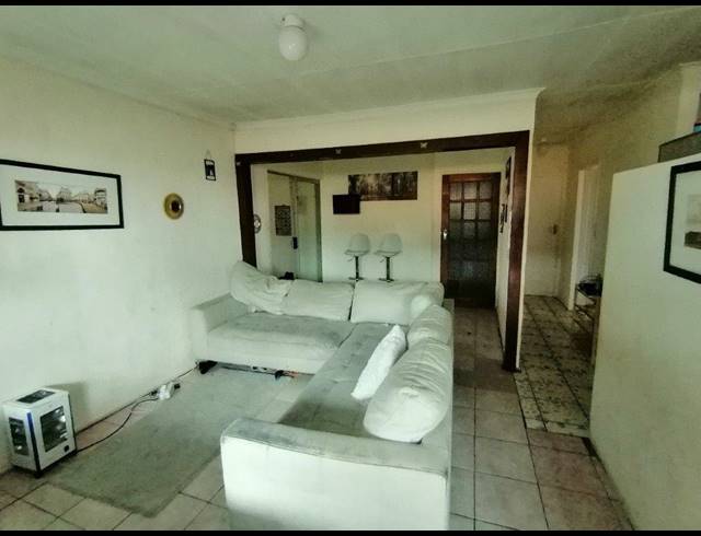 3 BEDROOM FREEHOLD FOR SALE IN EKUPHUMLENI